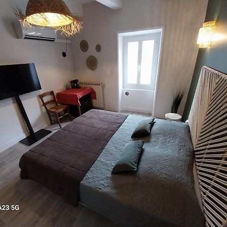 Le 18 By Benson Hotel Bollène Buitenkant foto