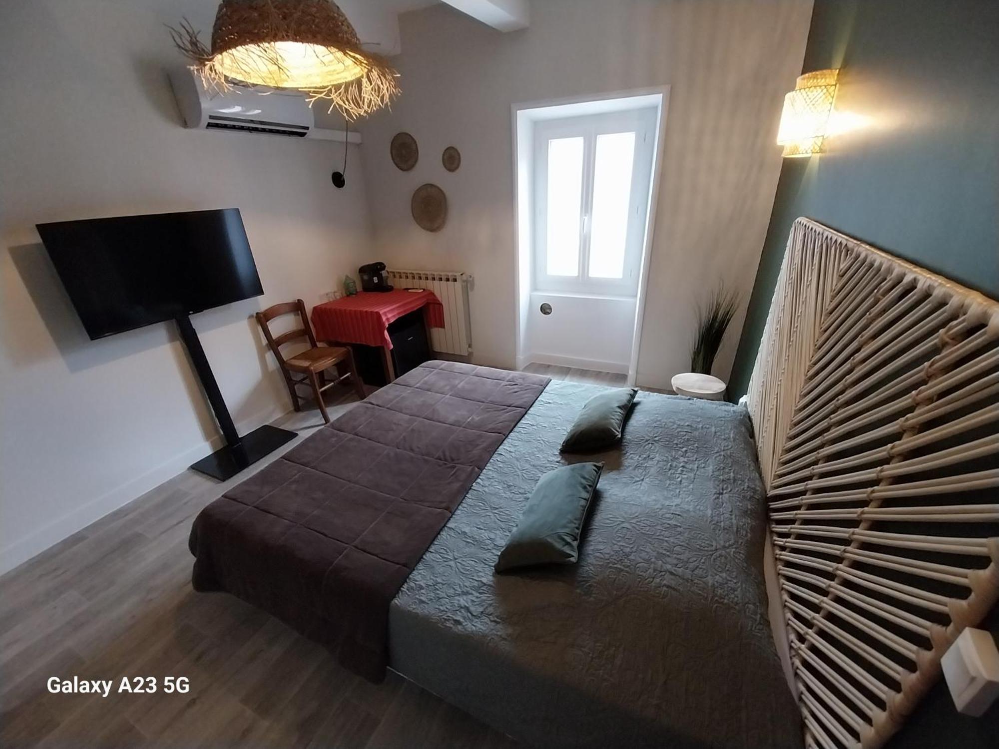 Le 18 By Benson Hotel Bollène Buitenkant foto